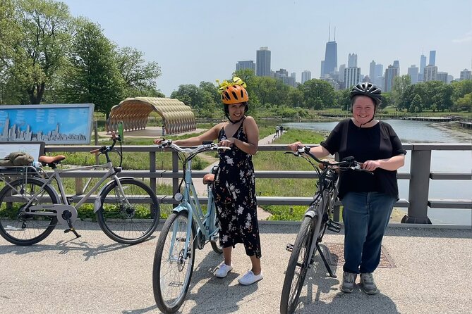 2 Hour Chicago Landmarks & Lakefront E-Bike Tour - Why this 2-hour Chicago lakefront e-bike route makes sense