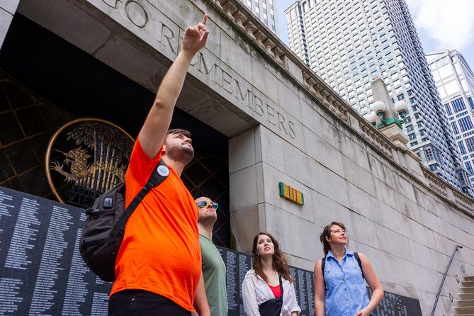 Architecture & History Guided Tour along the Chicago Riverwalk - A 2-Hour Riverwalk With Major Architectural Hits