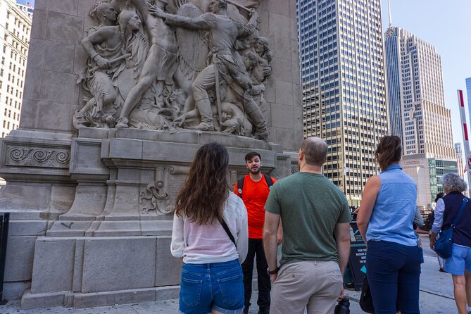 Architecture & History Guided Tour along the Chicago Riverwalk - Marina City and the Corn Cobs: Famous Cylinders With a Story