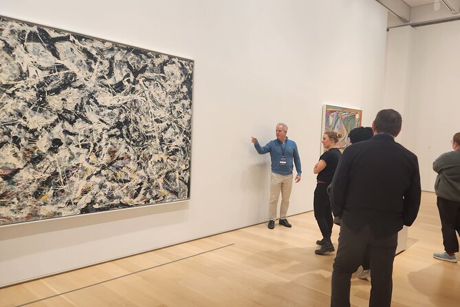 Art Institute of Chicago Private Expert Guided Tour - Entering the Art Institute fast, with skip-the-line focus