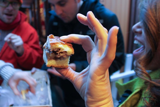 Bikes, Bites & Views: Chicago's Signature Dishes Bike Tour-Adults - The food plan: Chicago dog, deep-dish pizza, dessert, and two brewery stops