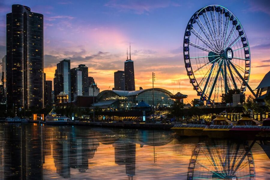 Chicago: 1.5-Hour Scenic Sunset Lake Cruise - Decks, Seating, and Photo Stops on the Boat