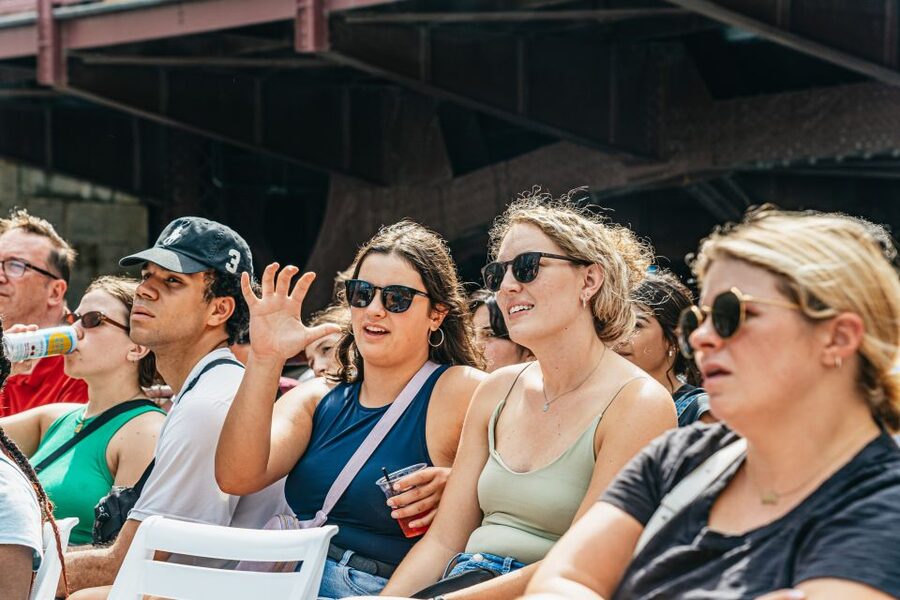 Chicago: 45-Minute Family-Friendly Architecture River Cruise - Your Boarding Day: Finding 400 N Michigan Ave and Settling In