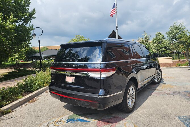 Chicago Airport Transfer: Chicago to O'Hare Airport in Luxury SUV - Inside the SUV: Comfort Touches That Actually Help