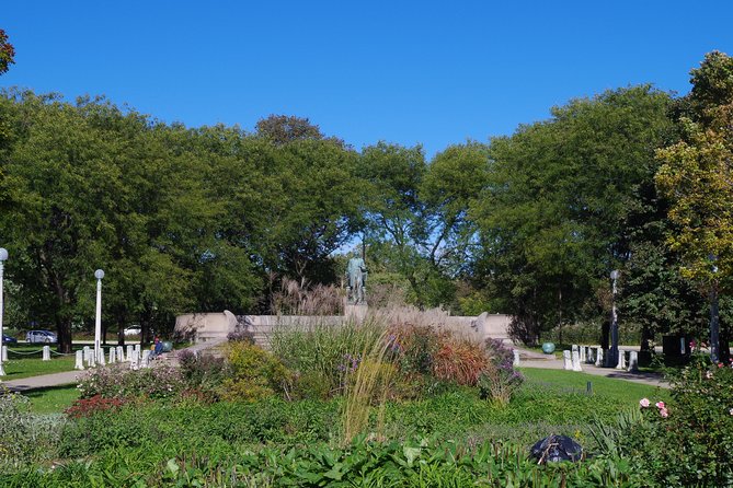 Chicago Amazing Lakefront Bike Tour - The Art Institute area and why its setting matters