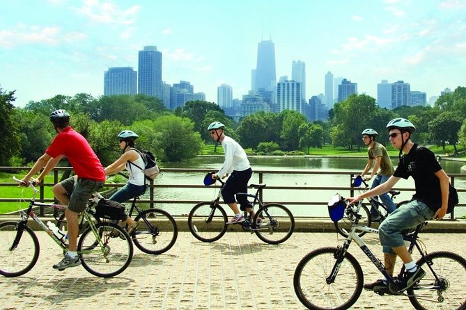 Chicago Amazing Lakefront Bike Tour - Grant Park and Buckingham Fountain: where the lakefront gets dramatic