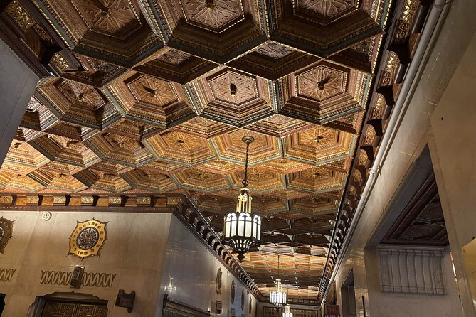 Chicago Architecture and True Crime Tour - The Loop stretch: architecture, crime tales, and city-scale context
