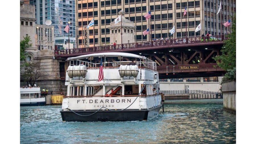 Chicago: Architecture Boat Tour with Drinks - Getting to Ogden Slip at 465 N McClurg Ct, Without Stress