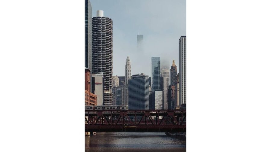 Chicago: Architecture Boat Tour with Drinks - Onboard Guides: Humor, Clear Storytelling, and Real Personality