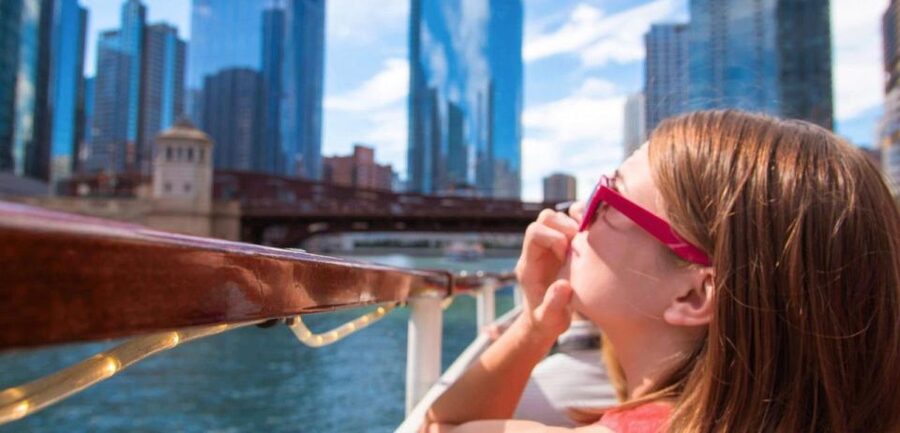 Chicago: Architecture Center Cruise on Chicago's First Lady - The 90-minute loop: three river branches and nonstop architecture