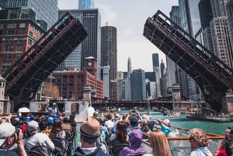 Chicago: Architecture Center Cruise on Chicago's First Lady - Bridges, angles, and when to sit for the best photos