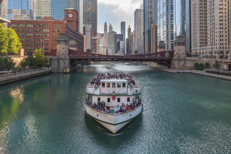Chicago: Architecture Center Cruise on Chicago's First Lady - Onboard comfort: seating, AC, bars, and what to expect with food