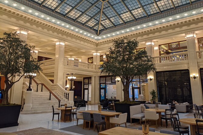 Chicago Architecture Tour: Underground Pedway and the Loop - Stop 1: Chicago Pedway tunnels and the City Hall connection
