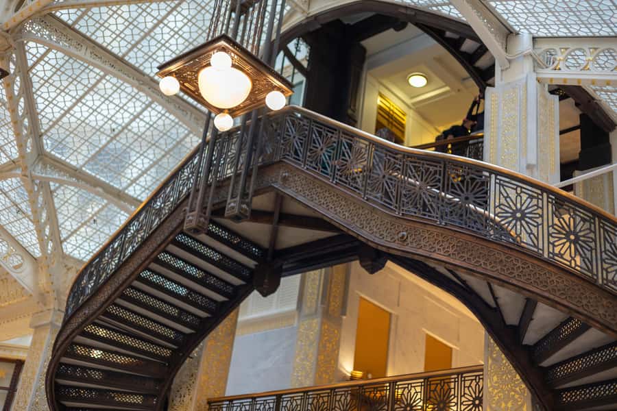 Chicago: Architecture & True Crime History - Beaux Arts Elegance, Then the Dark Stories Behind the Facades