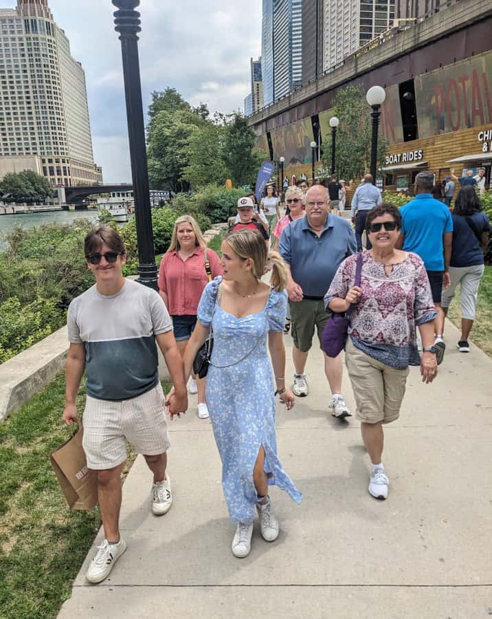 Chicago: Best of Attractions Walking Tour +Bike/Kayak Rental - Key tour takeaways