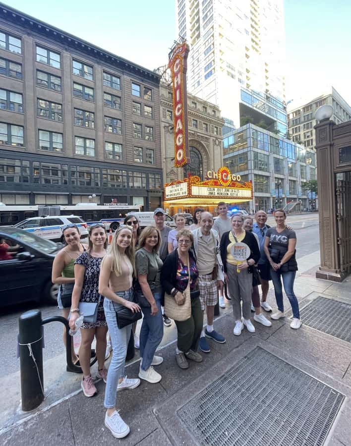 Chicago: Best of Attractions Walking Tour +Bike/Kayak Rental - The Chicago Loop hits: Art Institute energy and classic city geometry