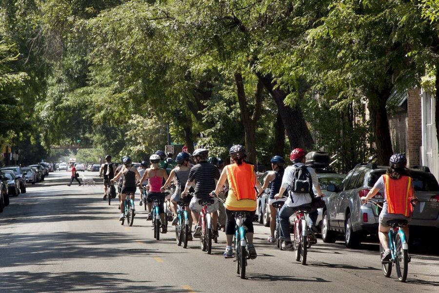 Chicago: Bikes, Bites, and Views Biking Tour - Adults - What a typical 4.5-hour flow feels like from start to finish