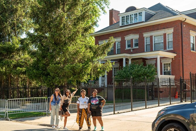 Chicago Black History Highlights Walking Tour - Start at Rainbow PUSH Coalition: where civil rights turns into economics