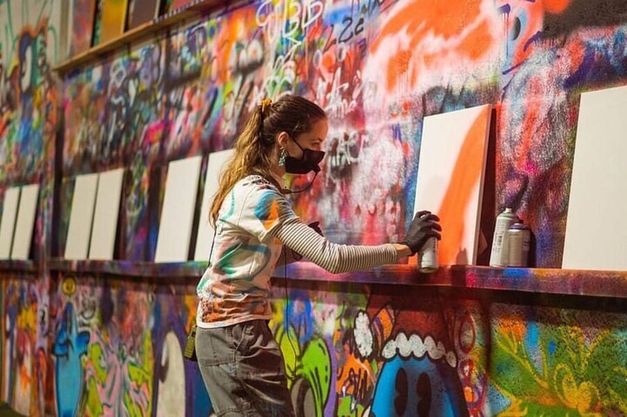 Chicago: BYOB Spray Paint and Sip Workshop - BYOB in Chicago: Social Time Without the Pressure