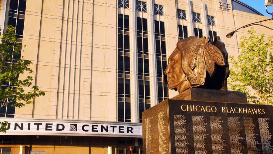Chicago: Chicago Blackhawks NHL Game Ticket at United Center - Before Puck Drop, Do the Chicago Ritual