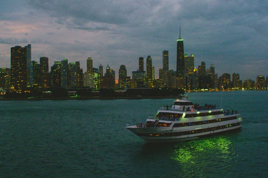 Chicago: Christmas Eve Lake Michigan Gourmet Dinner Cruise - Chicago Christmas Eve Lake Michigan Cruise With Odyssey Lake Michigan