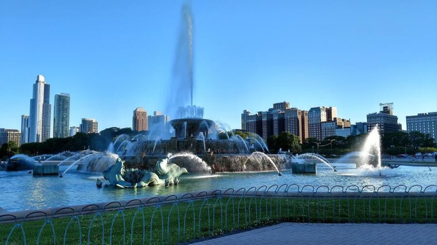 Chicago: City Minibus Tour with Optional Architecture Cruise - Lake Shore Drive, beaches, and old mansions: the last big photo sweep
