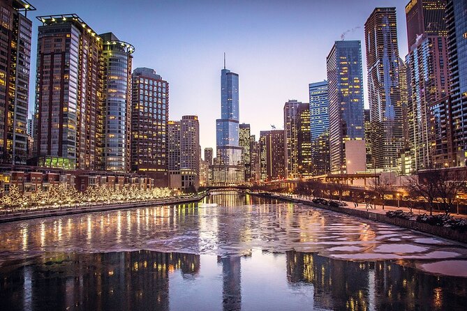 Chicago City Tours - The Chicago Riverwalk: architecture views with optional add-ons
