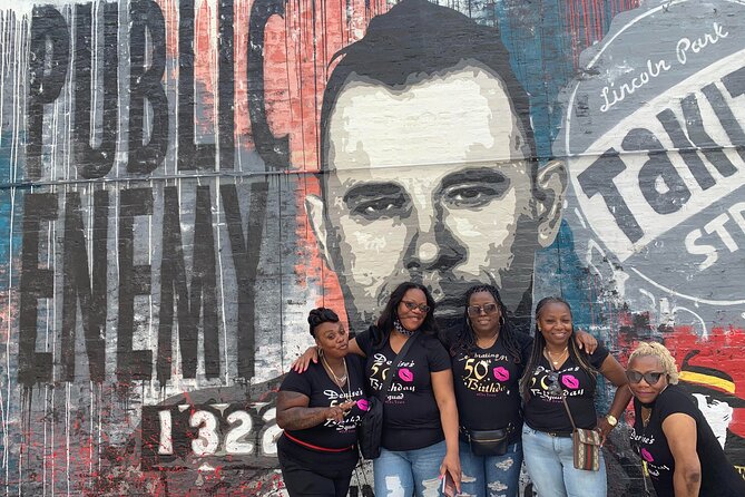 Chicago Crime and Mob Bus Tour - Thirty Five E Wacker and Street-Level Landmarks You Might Miss