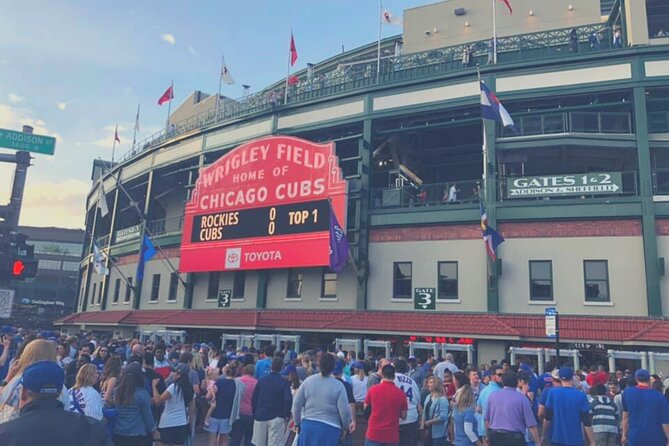 Chicago Cubs Baseball Game Ticket at Wrigley Field - Entering with a mobile ticket: less fuss, more game
