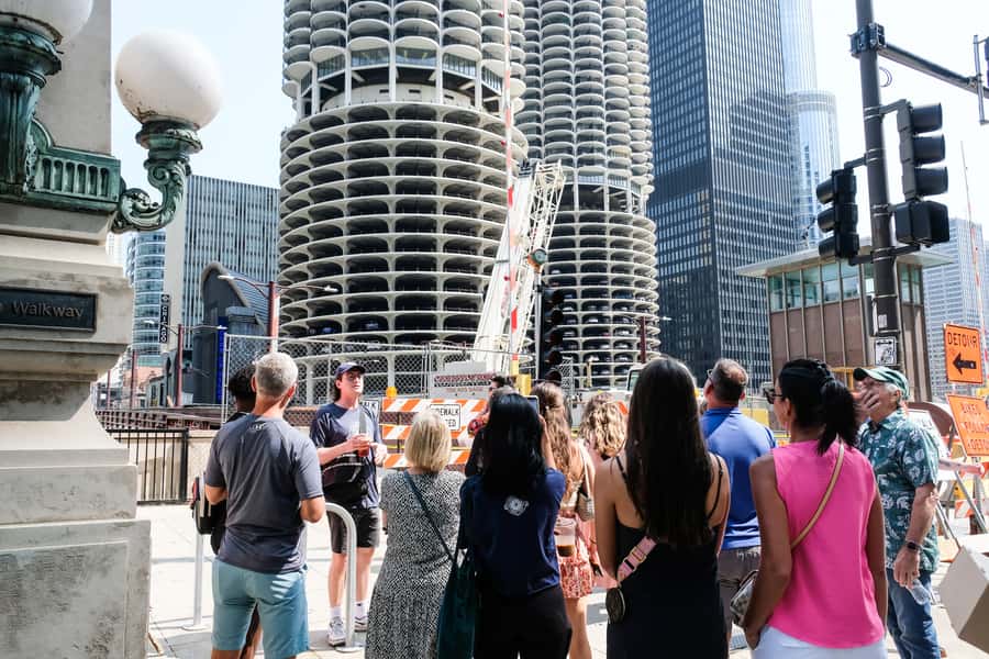 Chicago: Downtown Donut Tour with Tastings - Guides make the difference, and you should lean into it