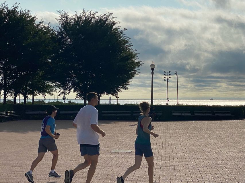Chicago: Downtown Highlights Running Tour - Along Lake Michigan shoreline and Navy Pier views