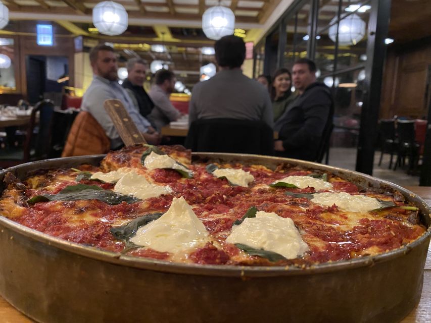 Chicago: Downtown Pizza Guided Walking Tour with Tastings - Guide energy, small-group pace, and photo-ready moments