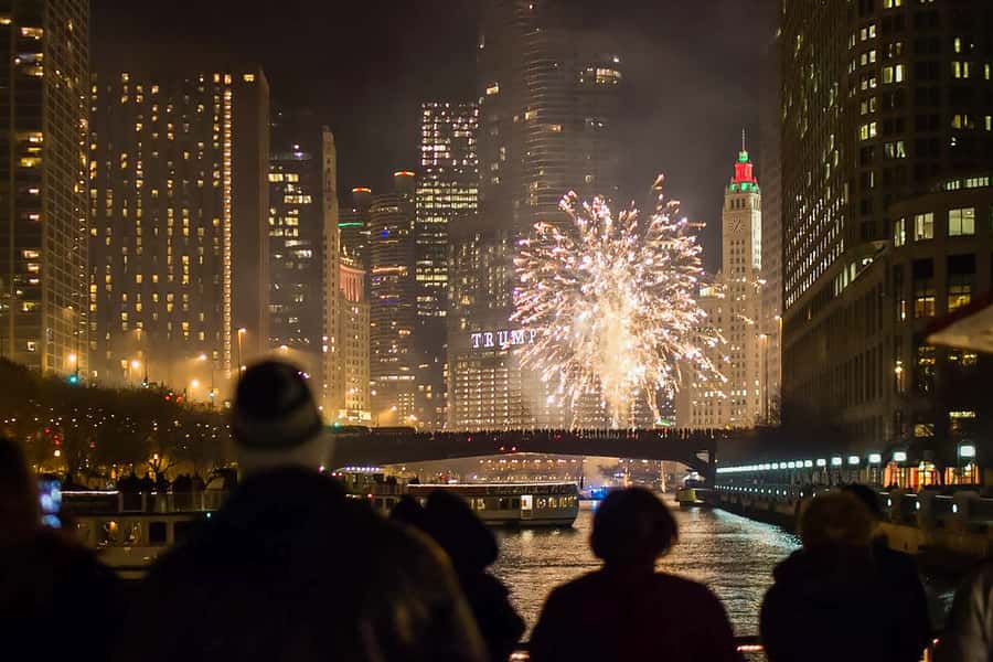 Chicago: Fireworks Cruise with Lake or River Viewing Options - Navy Pier fireworks look better when you are on the water
