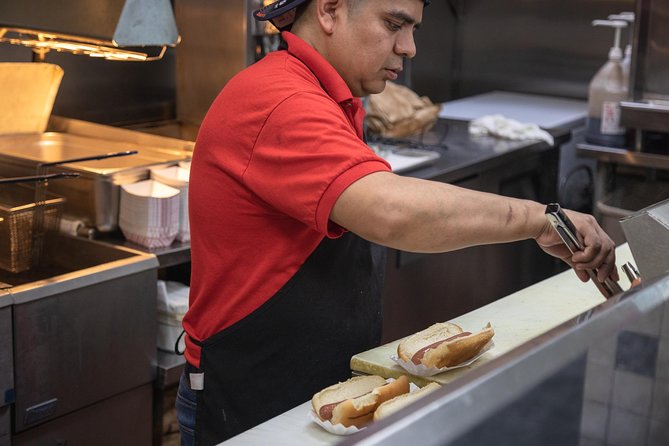 Chicago Food Tour: Taste the City’s Most Iconic Eats - Walking distance, weather rules, and transit surprises