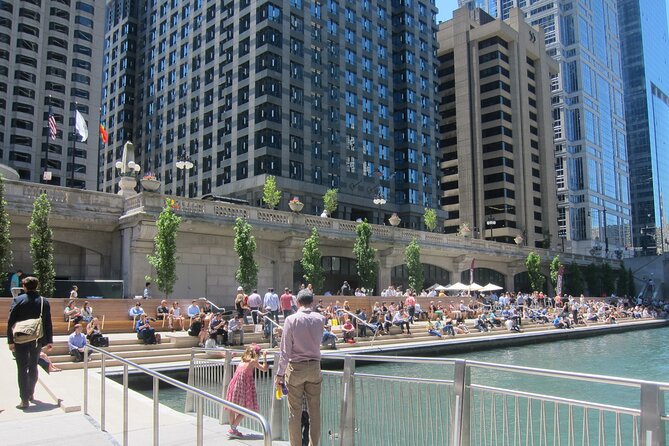 Chicago Food Tour with The Magnificent Mile and Millennium Park - Chicago Theatre and the Skyscraper View Moment