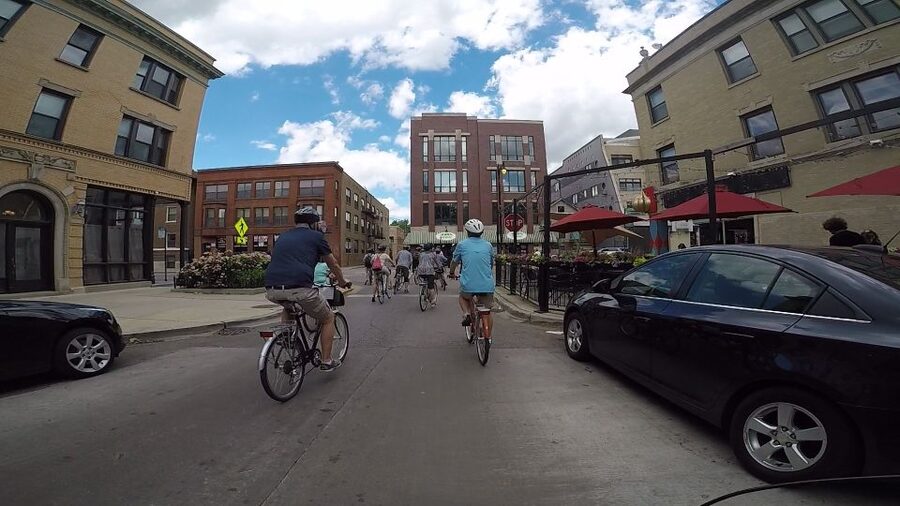 Chicago: Full-Day or Half-Day Bike Rental - Northbound rides: Lincoln Park Zoo and Wrigley Field