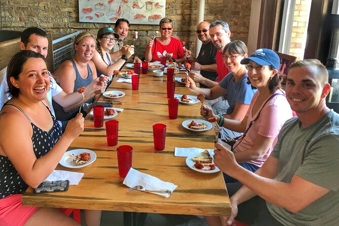 Chicago Full-Day Walking Food Tour with Free Bike or Kayak Rental - Magnificent Mile, Buckingham Fountain, and the Water Tower that survived