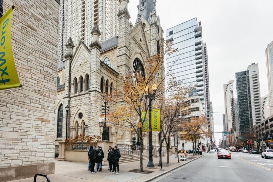 Chicago: Gangsters and Food Tasting Walking Tour - Three tastings that actually add up to lunch