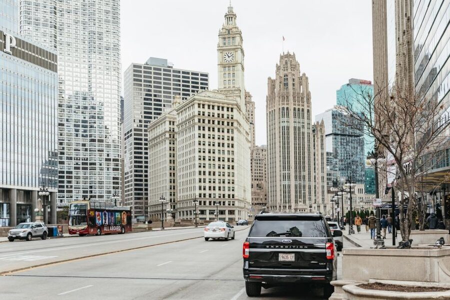Chicago: Gangsters and Ghosts Guided Walking Tour - Where the tour starts: Hoyt’s Tavern and getting oriented fast