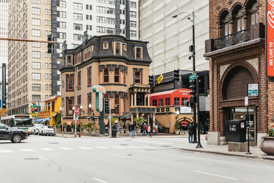 Chicago: Gangsters and Ghosts Guided Walking Tour - Guide style matters: why certain names keep popping up