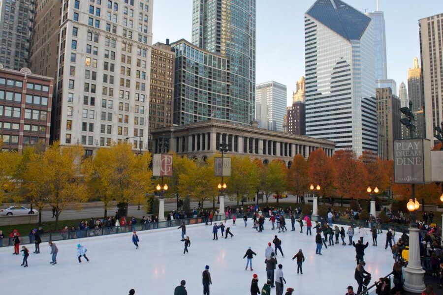 Chicago: Guided Holiday Walking Tour and Food Sampling - State Street Lights, Macy’s Windows, and the Loop’s Holiday Glow