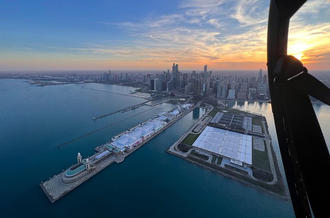 Chicago Helicopter 10-Minute Tour for up to Three Passengers - The Pilot, the Pace, and What That Means for Your Experience