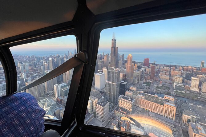 Chicago Helicopter 25-Mile Tour for up to Three Passengers - Weather in Chicago: delays, reschedules, and how to protect your plans