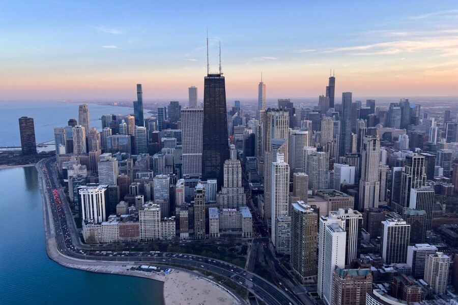 Chicago: Helicopter Tour of Chicago Skyline - Live Pilot Commentary You Can Actually Follow