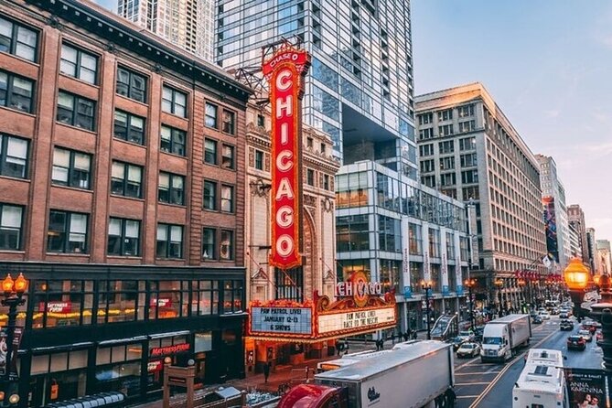 Chicago Highlights Private Walking Tour with a Guide - Stop 3: Carbide and Carbon Building, Art Deco With Dark Green Character