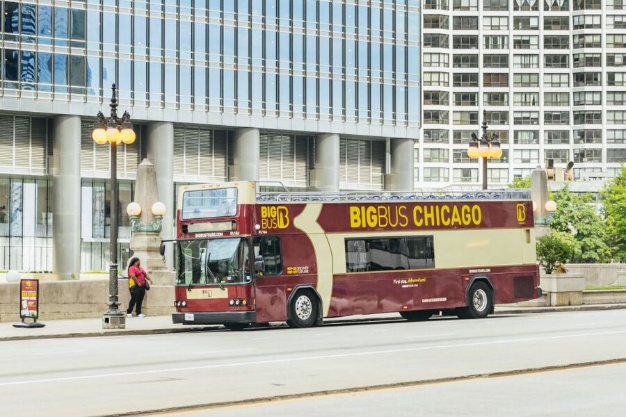 Chicago: Hop-on Hop-off Sightseeing Tour by Open-top Bus - What the digital commentary and earbuds are like in practice