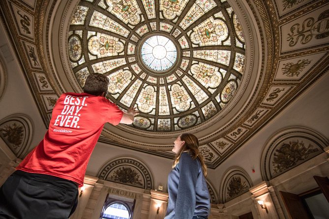 Chicago in a Day: Food, History & Architecture Walking Tour - Starting at the Chicago Theatre and Getting Oriented Fast