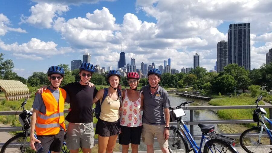 Chicago: Lakefront Neighborhoods Bike Tour - Gold Coast mansions and the math of Chicago wealth