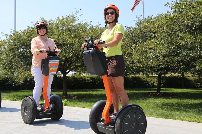 Chicago Landmarks & Museum Campus Small Group Segway Tour - Stop 1 at Buckingham Fountain: Chicago’s postcard moment in Grant Park