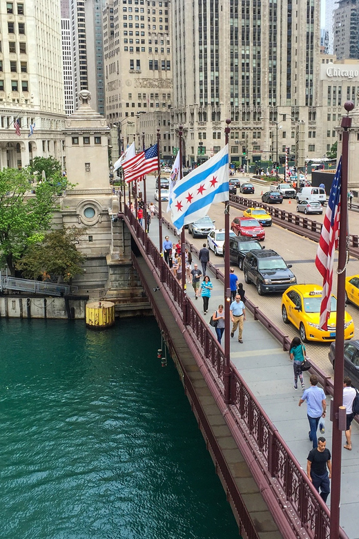 Chicago: Magnificent Mile Walking Tour - Starting at the Chicago Architecture Center and lining up your route